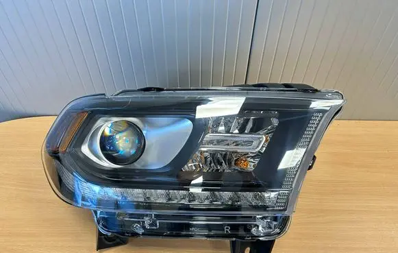 Dodge Durango Headlight/headlamp 68299130AH ZDG1191R 68299130AG