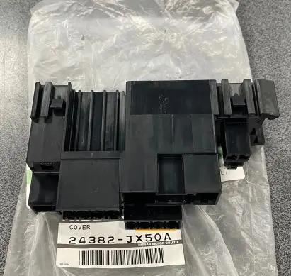 Nissan Juke I F15 Fuse module 24382JX50A EF120802