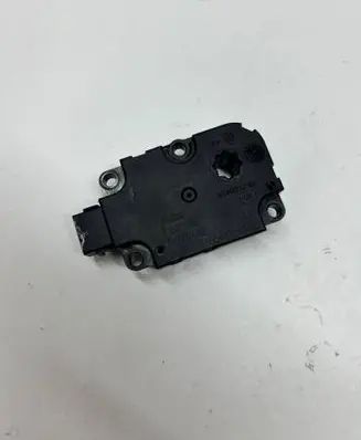 Mercedes-Benz C W205 Air flap motor/actuator T1002128B 654890101 ZBAT0074D00
