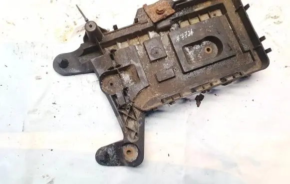 Skoda Octavia Mk2 (1Z) Battery box tray 1k0915333