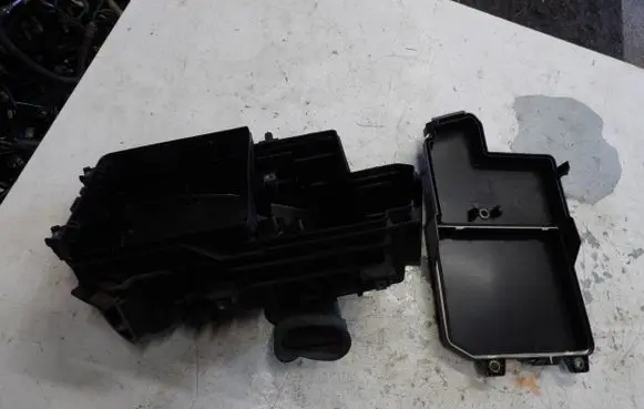 Renault Megane IV Fuse box set 252361855R 3056001