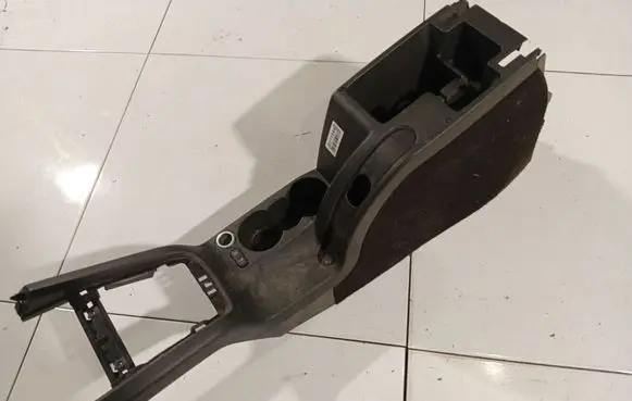 Skoda Octavia Mk2 (1Z) Center console 