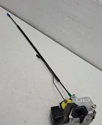 Opel Adam Front door lock 13579522