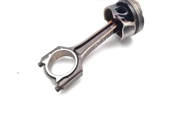 Ford Focus Piston with connecting rod M1DA