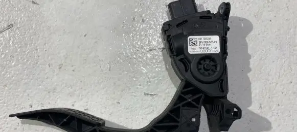 Audi A8 S8 D4 4H Accelerator throttle pedal 8K1723523A