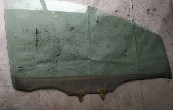 Nissan Note (E11) Front door window glass four-door as2