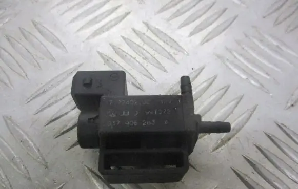 Skoda Octavia Mk1 (1U) Valve vacuum 037906283