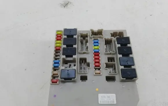 Renault Clio III Fuse box set 902663A
