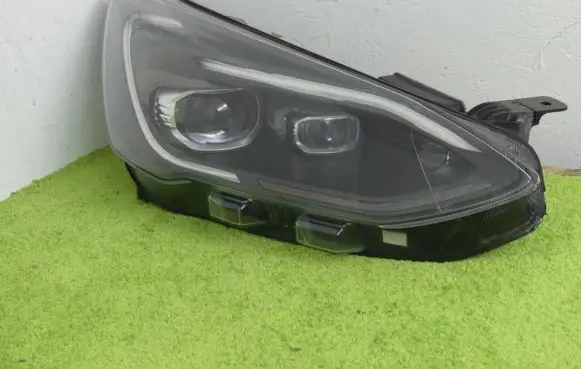 Ford Focus Headlight/headlamp JX7B-13E016-CE