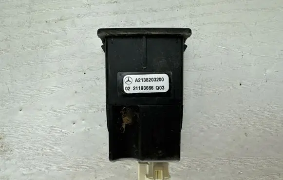 Mercedes-Benz E W238 USB socket connector A2138203200 21193666