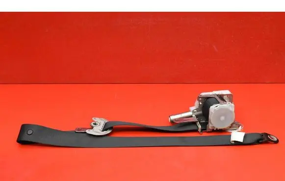 Toyota Auris E180 Front seatbelt 7P1770P