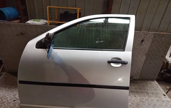 Volkswagen Golf IV Front door