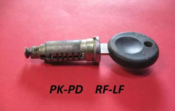 Audi 80 90 B2 Front door lock (next to the handle) 604837166