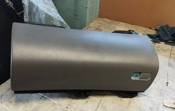 Mercedes-Benz S W221 Glove box