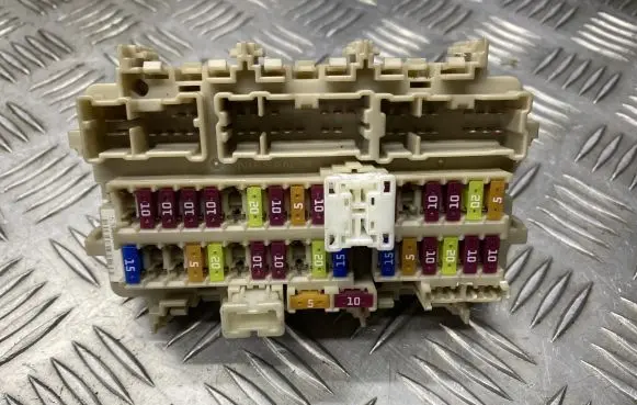 Mercedes-Benz X-class W470 Fuse module 252307990A
