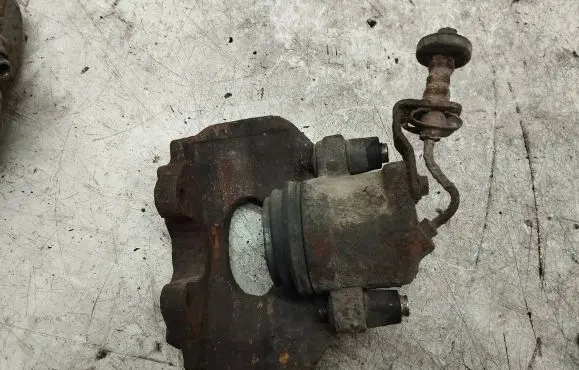 Volkswagen Multivan T4 Front brake caliper