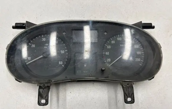 Opel Vivaro Speedometer (instrument cluster) 216788839 P8200390135 NS8187086