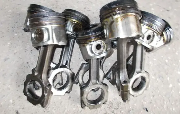 Lancia Lybra Piston with connecting rod
