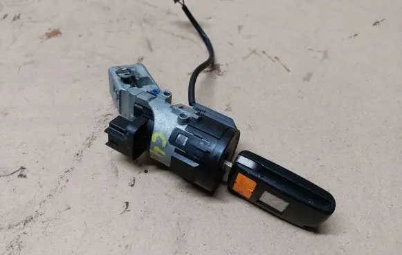Citroen C4 I Ignition lock 