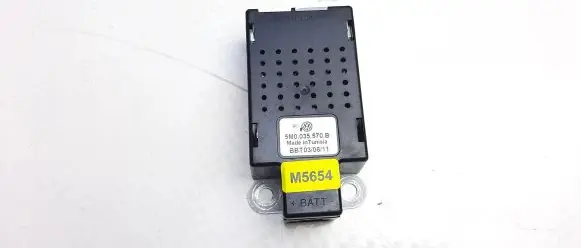 Volkswagen Golf VI Aerial antenna amplifier 5M0035570B M5654