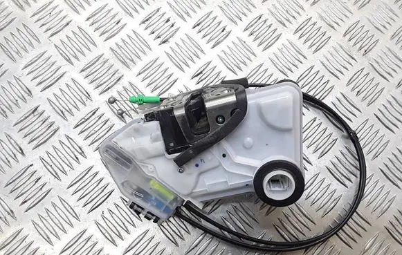 Toyota Aygo AB40 Front door lock 