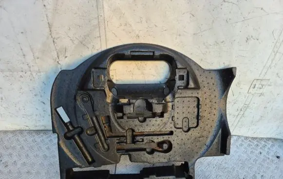 Mercedes-Benz GLE (W166 - C292) Tool box A1668990021