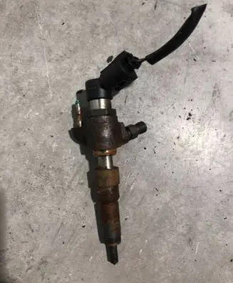 Volvo V60 Fuel injector 9802448680