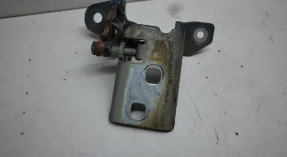 Chrysler Town u0026 Country V Front door upper hinge 879AE