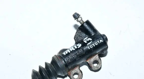 Clutch slave cylinder