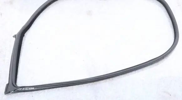 BMW M6 Rubber seal front coupe door 7328767 51337328767