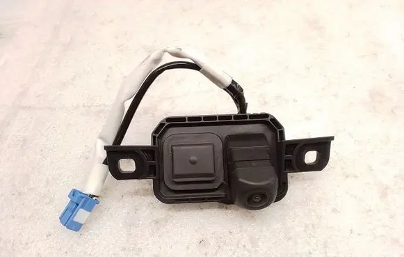 Toyota Tacoma III Rear bumper camera 205560012 01365907