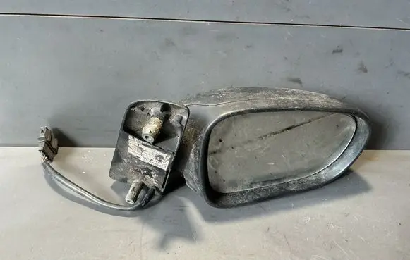 Volkswagen Sharan Front door electric wing mirror E1010414