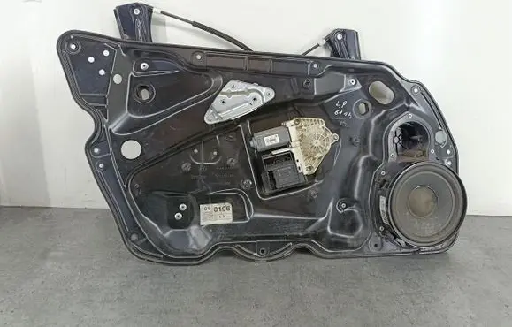 Volkswagen PASSAT B6 Front door window regulator with motor 