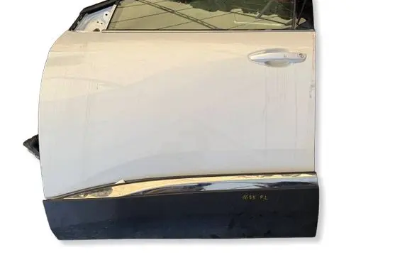 Peugeot 3008 II Front door 