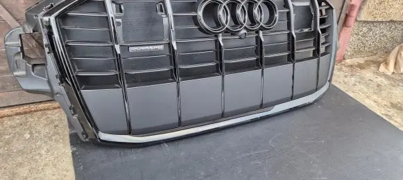 Audi Q7 4M Front grill