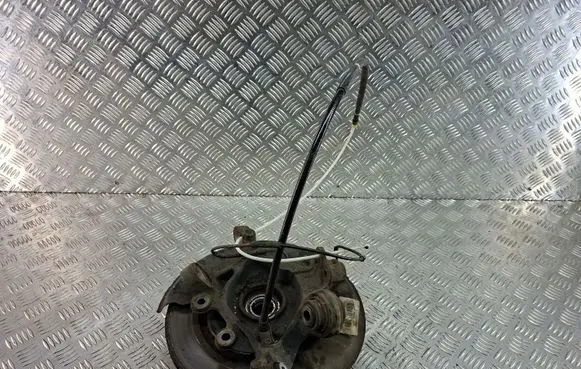 Rear wheel hub
