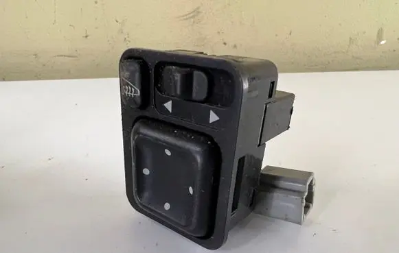 Opel Frontera B Wing mirror switch