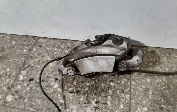Mercedes-Benz E W212 Front brake caliper