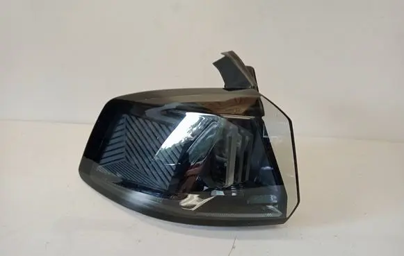 Peugeot 5008 II Rear/tail lights 9836231680