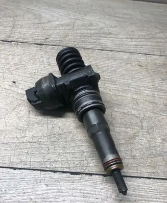 Skoda Roomster (5J) Fuel injector 0414720313