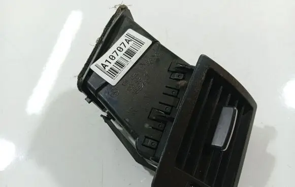 Mercedes-Benz B W245 Dash center air vent grill 1698300154