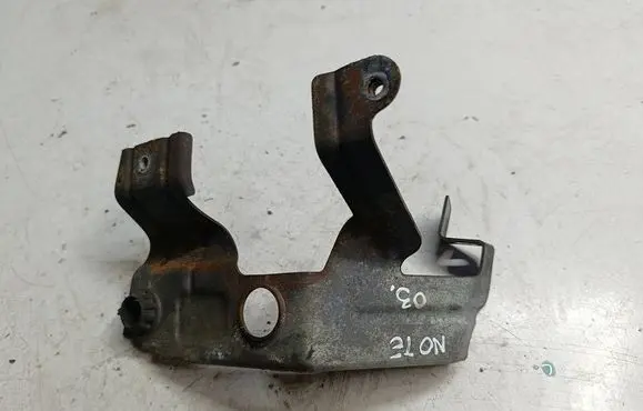 Nissan Note (E12) Intercooler pipe mounting bracket 