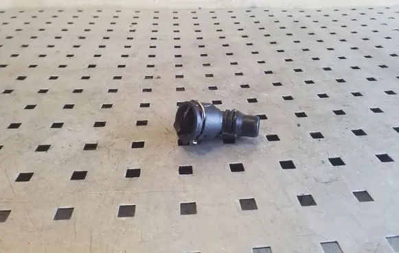 Volvo XC90 Engine coolant pipe/hose