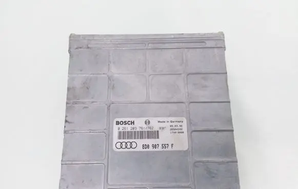 Audi A6 S6 C4 4A Engine control unit/module 8D0907557F 0261203761