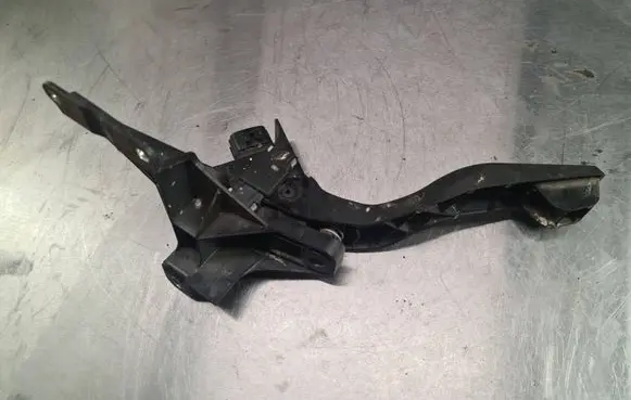Ford Mondeo Mk III Accelerator throttle pedal 2S719F836DA 520100000051