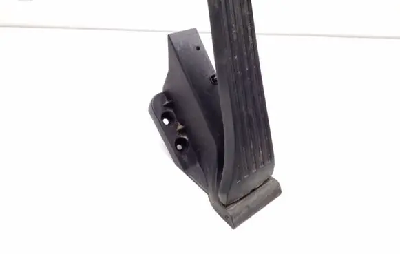 Mercedes-Benz E W212 Accelerator throttle pedal A2043000204