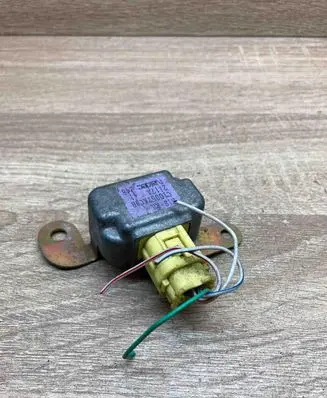 Mazda Premacy Airbag deployment crash/impact sensor c10057kc0b 2I17A