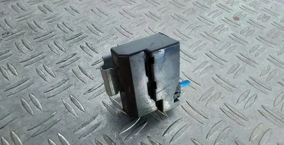 Lexus NX Current control relay 8264448030 0618005272