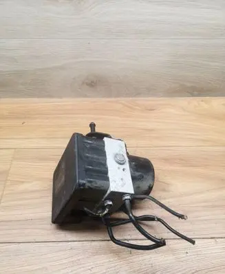 Volkswagen Golf Plus ABS Pump 1K0907379AC 00005305H0 10096003593