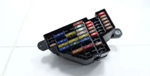 Skoda Octavia Mk2 (1Z) Fuse module